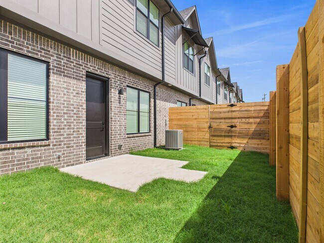 Building Photo - 2940 Huffman Way - C