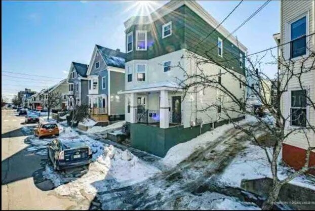 Building Photo - Don't miss out! Modern 2 bed condo in the East End! Fully Furnished.