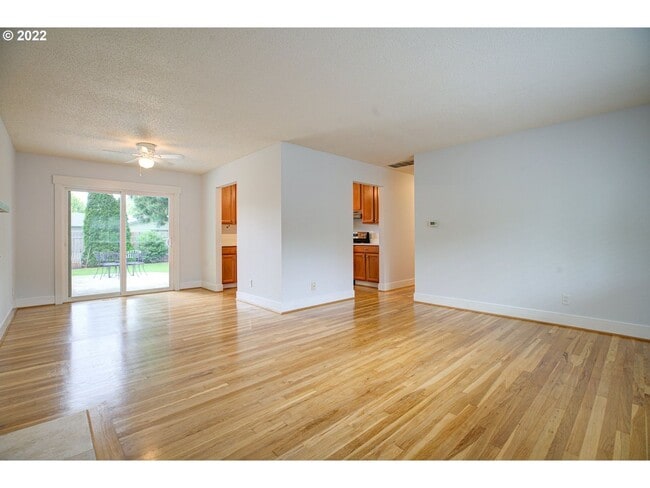 Building Photo - Lovely Ranch style home with park like rear fenced yard, Commonwealth lake Park just around the c...