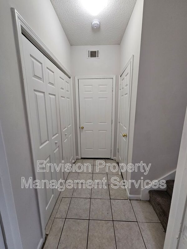 Building Photo - 10996 Knotty Pine Pl