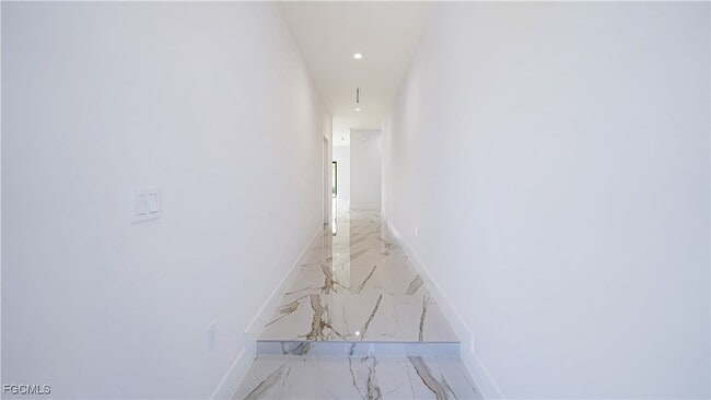 Building Photo - 123 Ichabod Ave