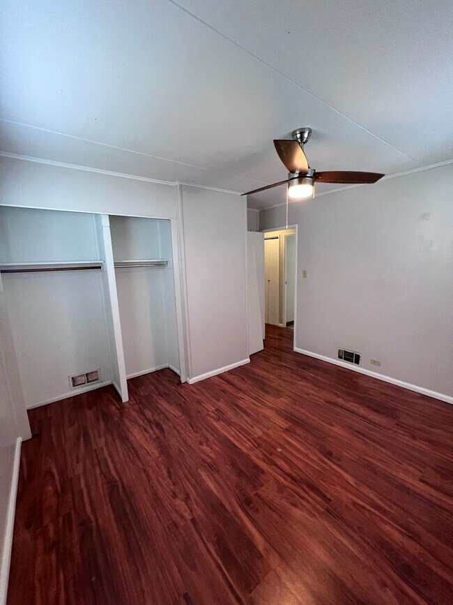 Building Photo - 3 bedroom 1 bathroom House