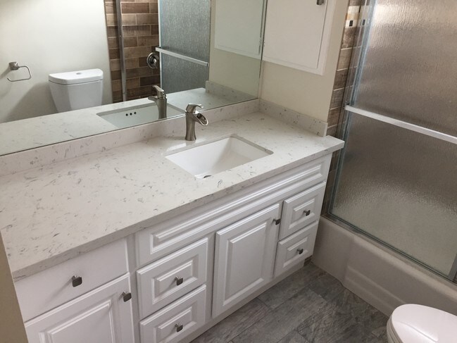 upstairs bathroom - 1533 Berkeley St