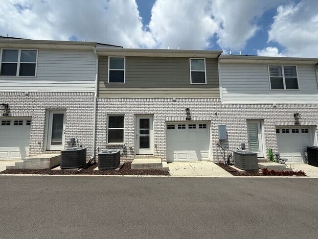 Building Photo - FOR RENT - Beautiful Townhome in Henderson...