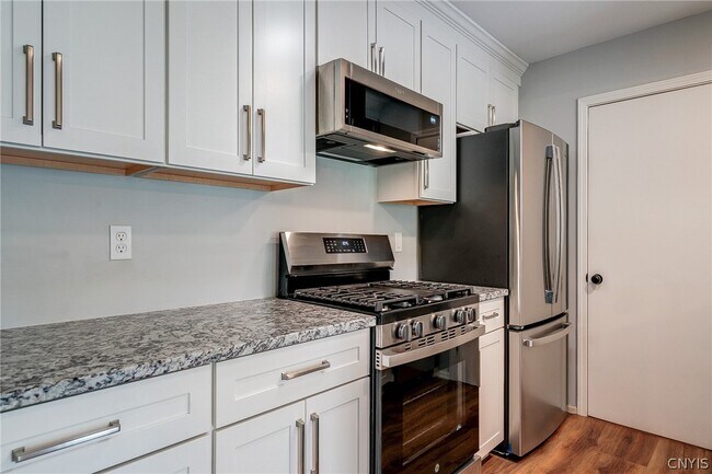 Building Photo - 2404 Pipers Ct