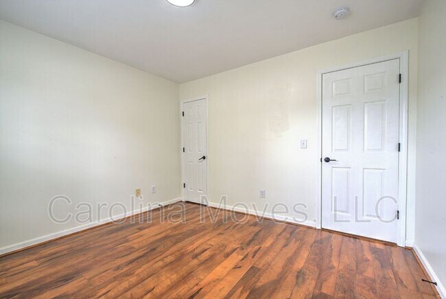 Building Photo - 406 Crescentwood Ct