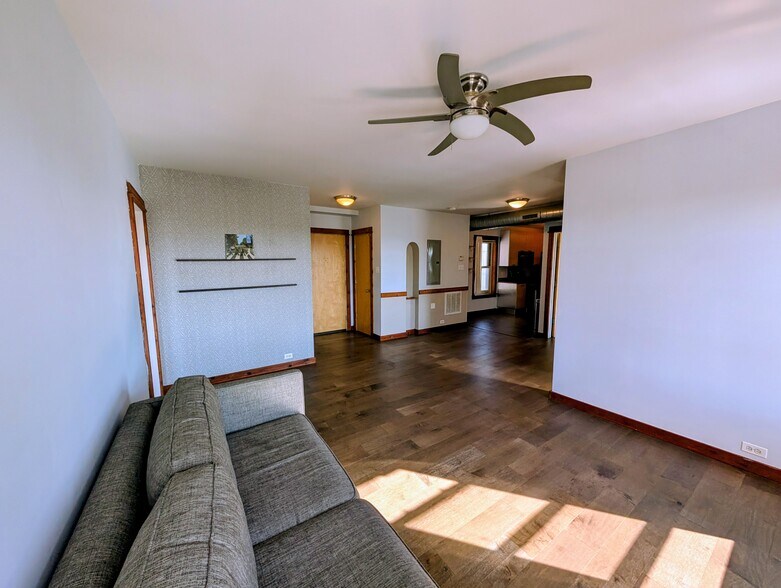 Seamless living to dining to kitchen living - 5400 S Harper Ave