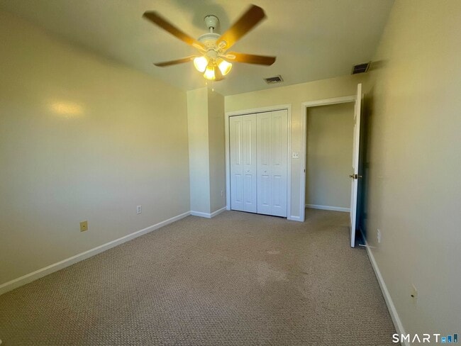 Building Photo - 283 Cosey Beach Ave