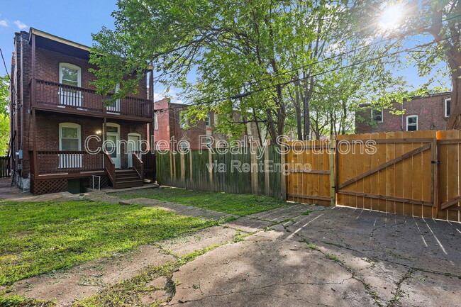 Building Photo - 3011 Miami St