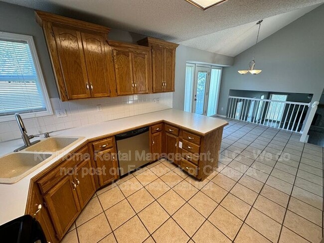 Building Photo - 3304 NW 84th Terrace