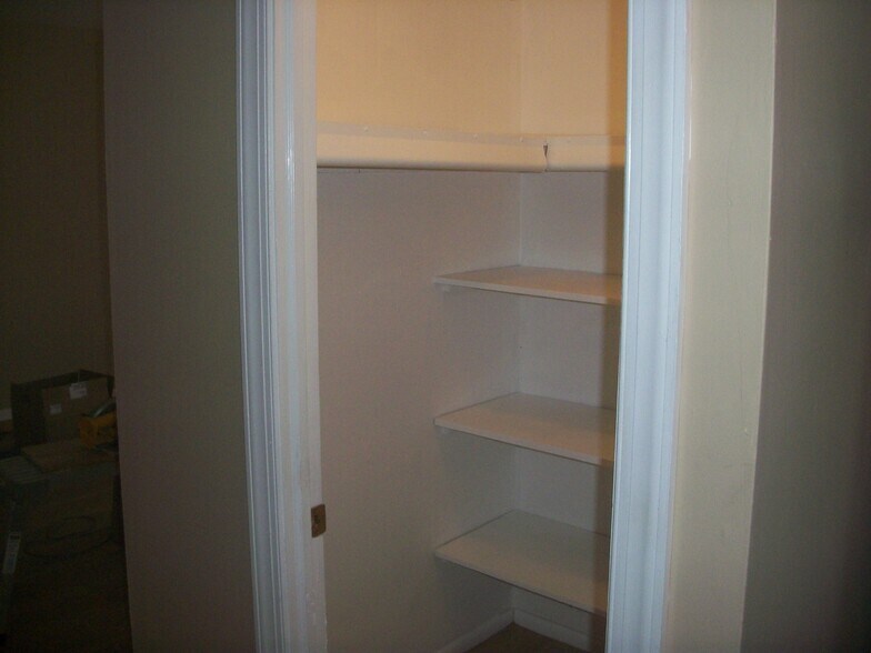 Walkin Closet - 88 Wexford Dr