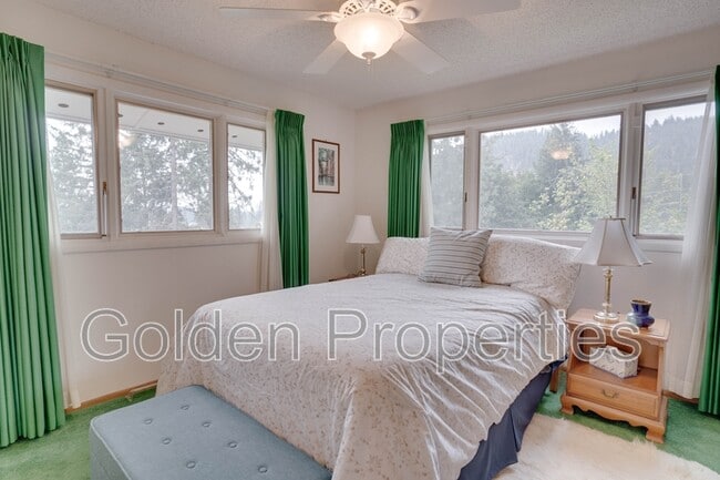 Building Photo - 1415 Crestline Dr