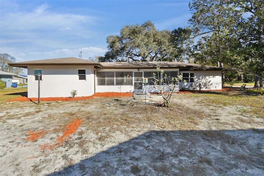 Building Photo - 570 Casler Ave