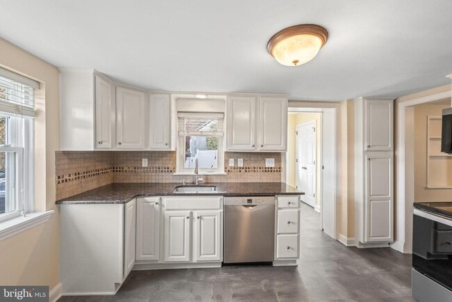 Building Photo - 3 Buttonwood Ave