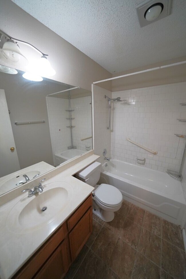 Building Photo - Great Home Near Randolph AFB - Realtor Com...