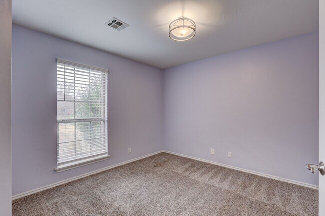 Building Photo - 4 Bedroom South Edmond Home For Rent