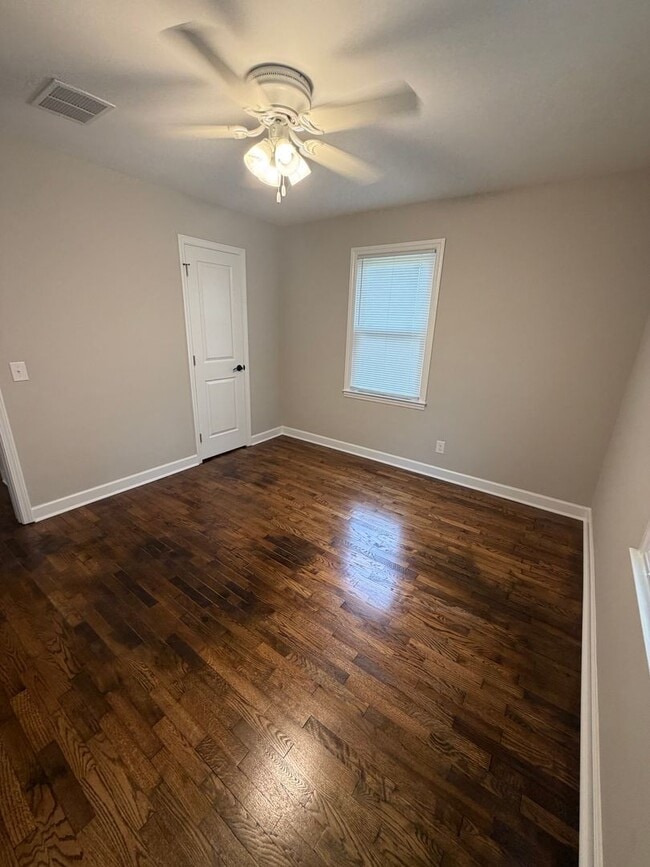 Building Photo - 2 Bedroom / 1.5 Bath Home in Kingsport TN
