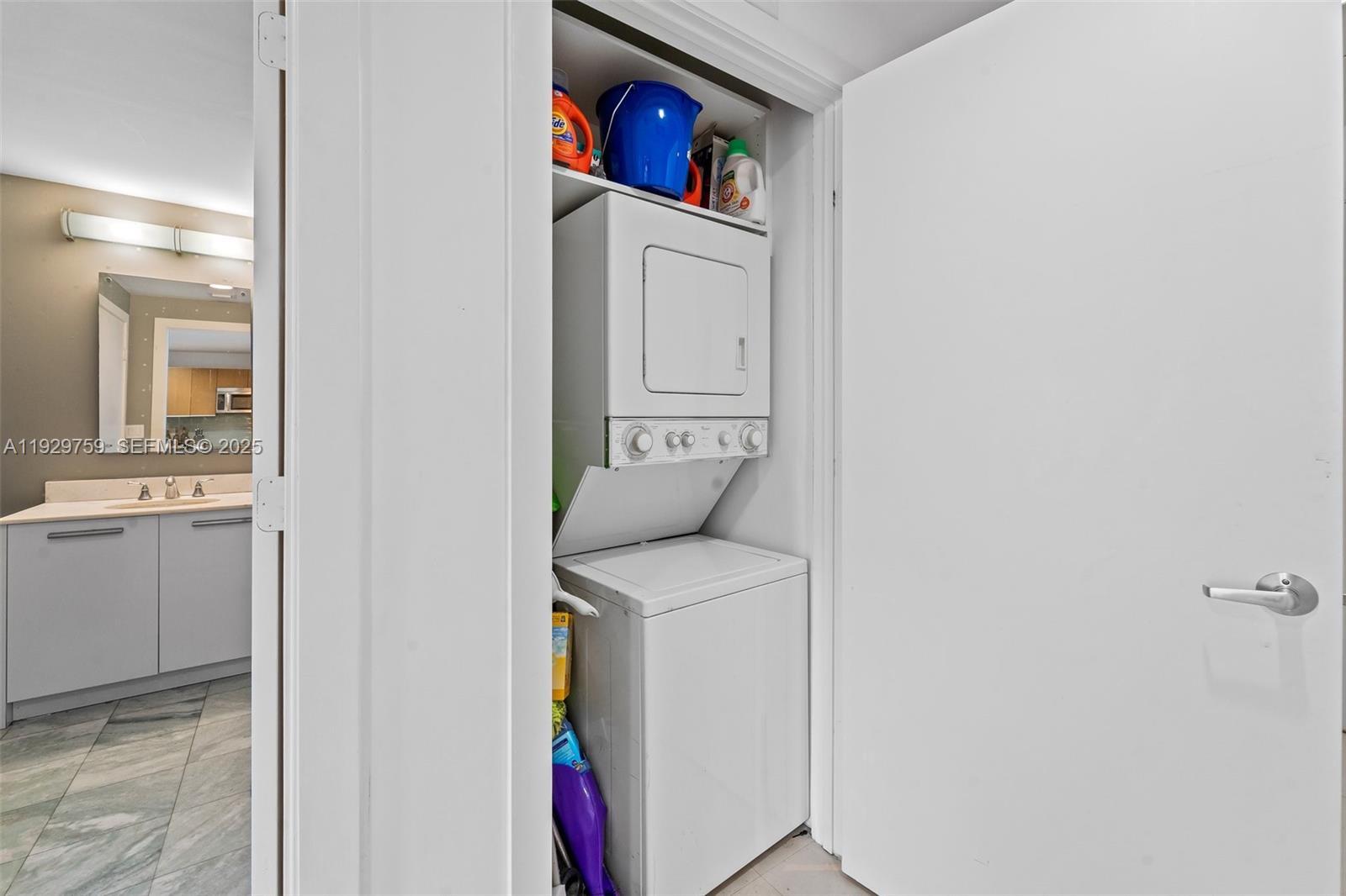 Building Photo - 1010 SW 2nd Ave