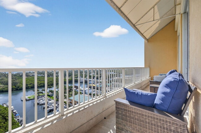 Building Photo - 700 E Boynton Beach Blvd