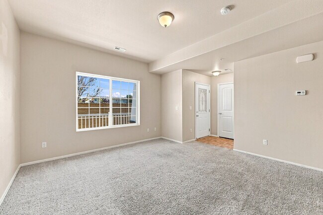 Building Photo - $1,895.95- 3-bed, 2.5-bath townhome in Colorado Springs!