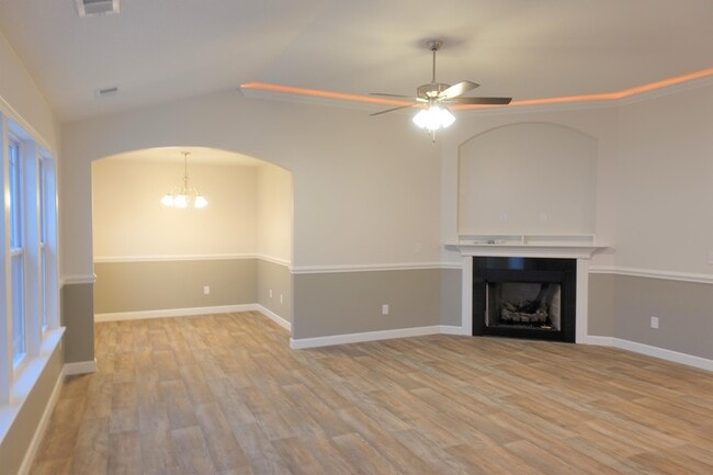 Building Photo - 755 Spartan Commodor Ln