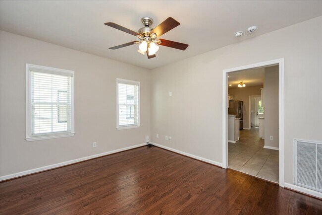 Building Photo - 406 Pershing Rd