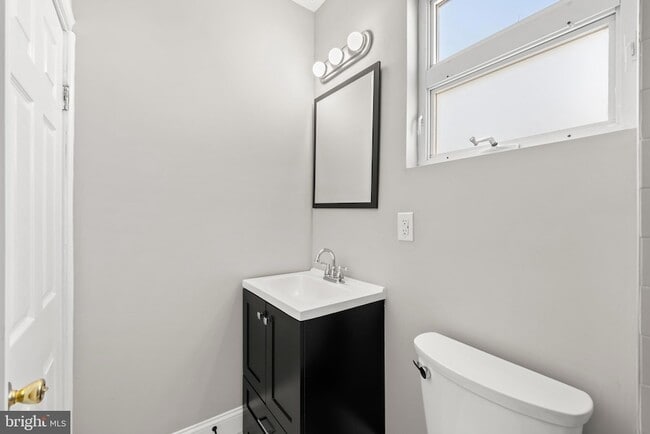 Building Photo - 601 Miller St