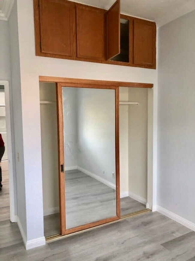 Building Photo - FOR RENT 2BR/2BA 900 SF Charming Renovated Condo In UTC