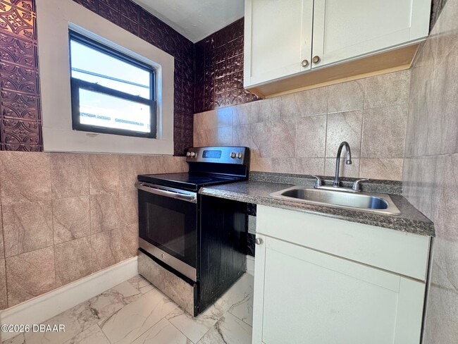 Building Photo - 436 N Grandview Ave