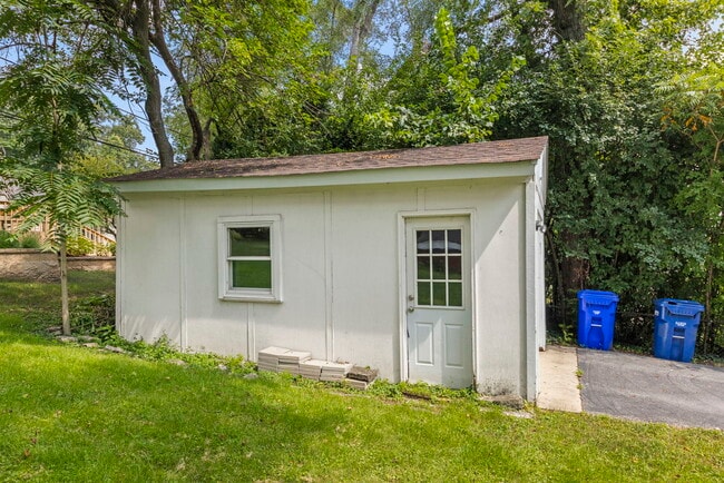 Building Photo - 1335 College Ave