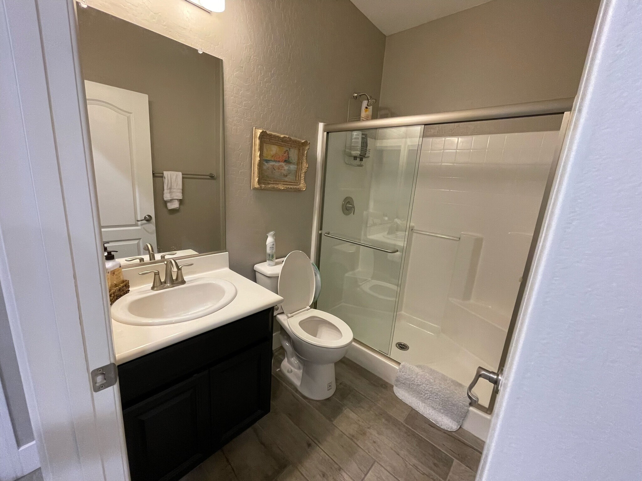bathroom 3 - 10647 Marble Arch St