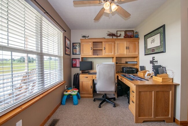 Building Photo - 650 Farmington Dr