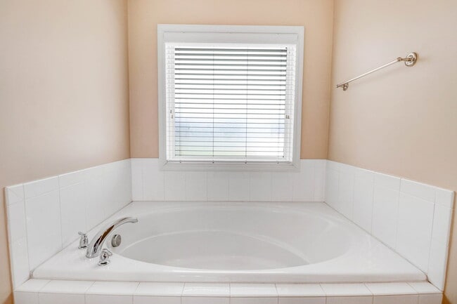 Building Photo - *DETACHED GARAGE/WORKSHOP!* Gorgeous home on HUGE acre lot in Princeton