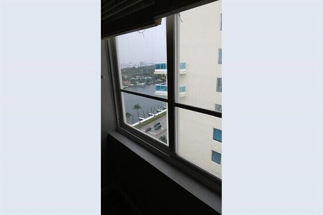 Building Photo - 5005 Collins Ave