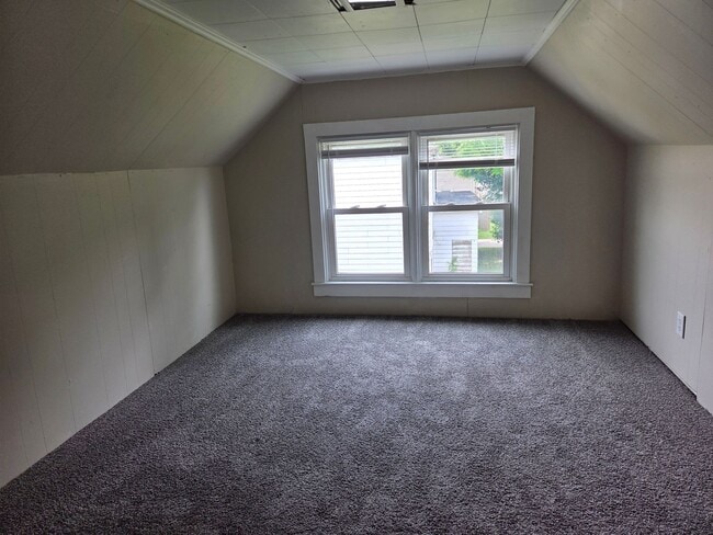 Building Photo - 3 bedroom home