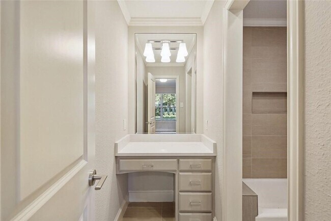 Building Photo - 9015 Villa Park Cir