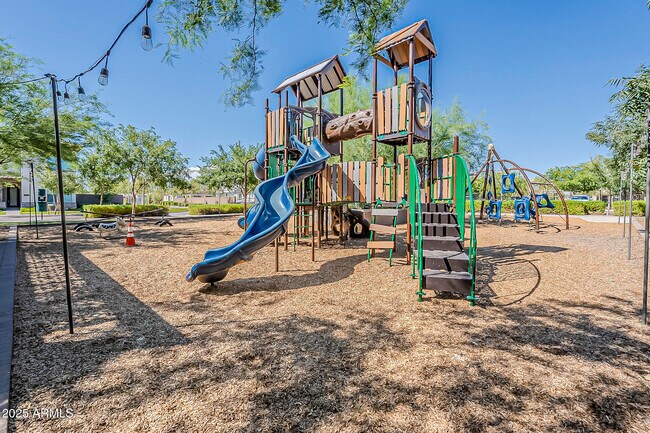 Building Photo - 2434 W Rowel Rd