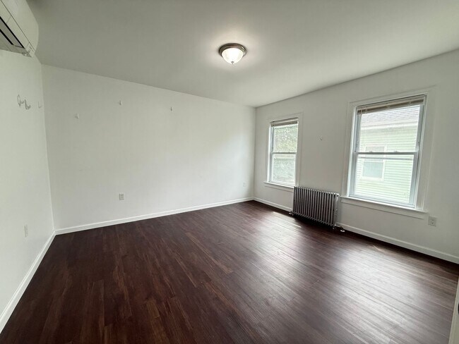 Building Photo - 81 Alder St