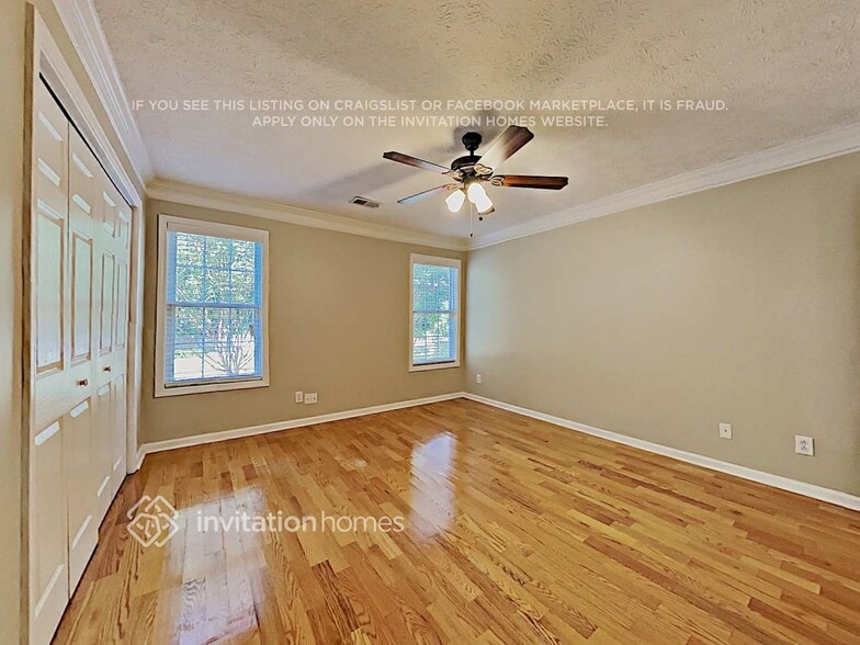 Building Photo - 207 Weatherstone Crossing