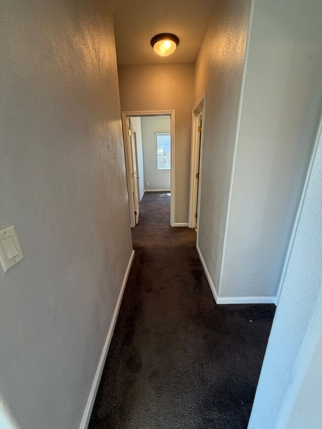 Building Photo - 3 bedroom + office | 2 bathroom | Single family home