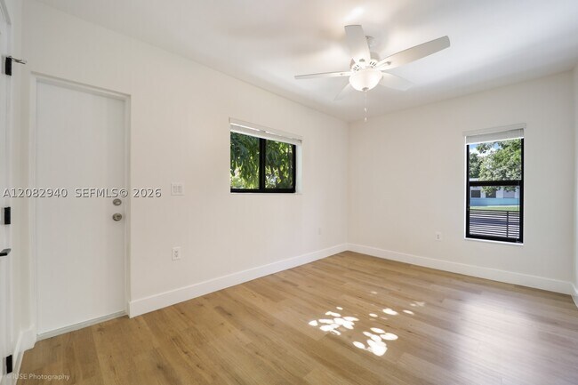 Building Photo - 5970 SW 16th St