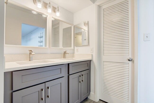 Building Photo - 1915 Lavers Cir