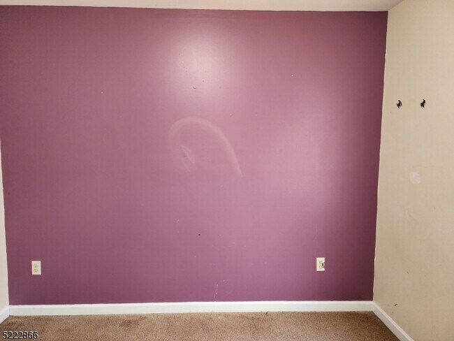 Building Photo - 313 S 6th St