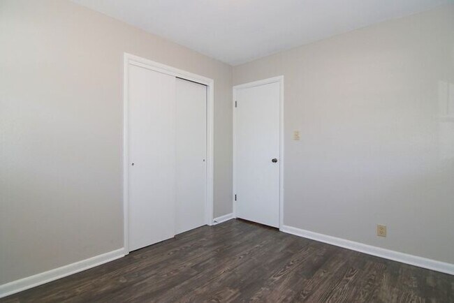 Building Photo - GREAT LAWRENCE TOWNSHIP HOME!