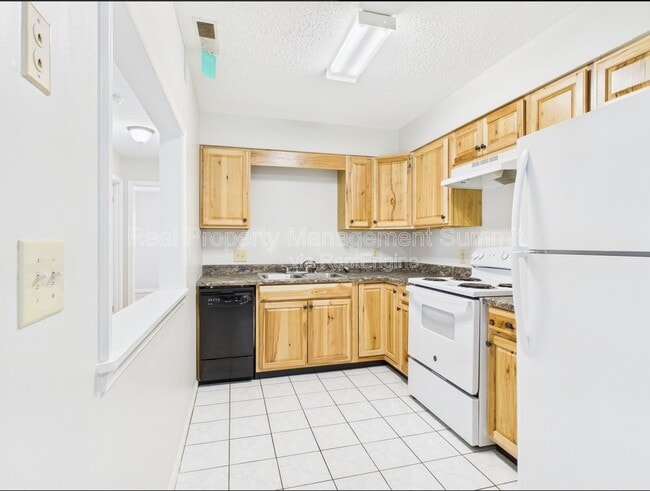 Interior Photo - 325 Campbell St.