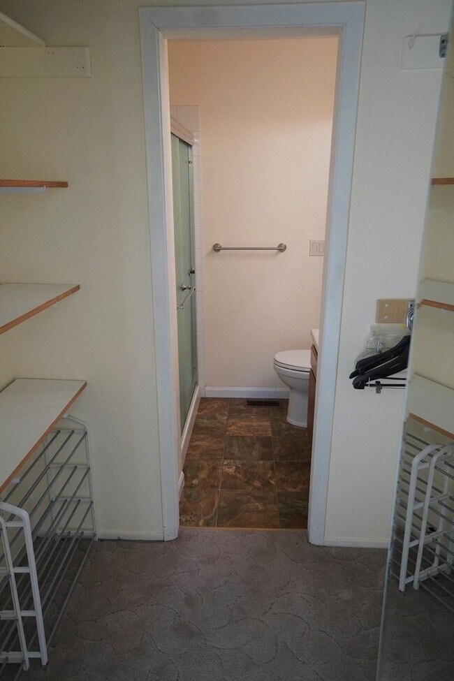 Building Photo - 2 Bed 2 Bath South Anchorage Condo!