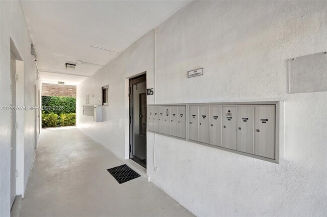 Building Photo - 2190 NE 51st Ct