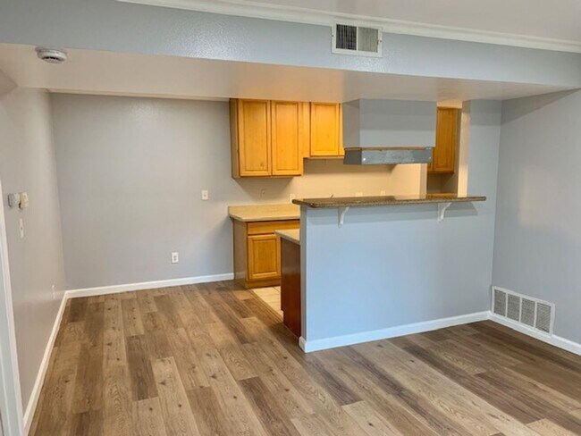 Building Photo - Great 1 bed 1 bath Condo in Pittsburg -- AVAILABLE NOW !!!