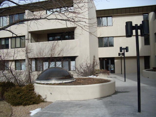Building Photo - Two Bedroom Condo Available In Downtown Boulder