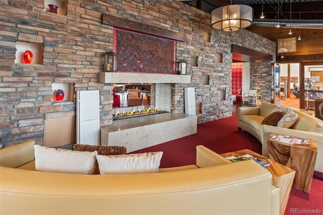 Building Photo - 10771 N Montane Dr